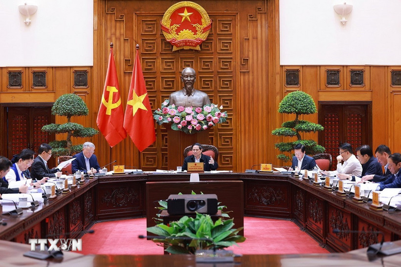 Thủ tướng Phạm Minh Chính chủ trì cuộc họp của Ban Thường vụ Đảng ủy Chính phủ về đề án sắp xếp các đơn vị hành chính. (Ảnh: Dương Giang/TTXVN)