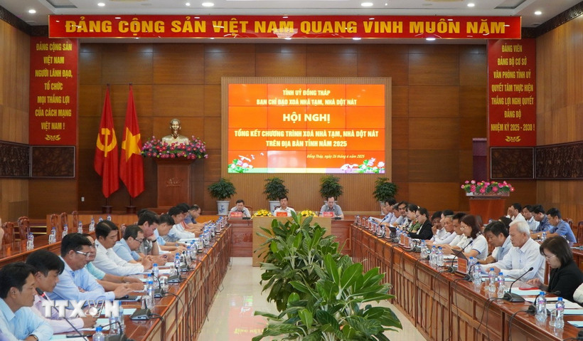 Quang cảnh Hội nghị tổng kết Chương trình xóa nhà tạm, nhà dột nát năm 2025 của tỉnh Đồng Tháp. (Ảnh: Nhựt An/TTXVN)
