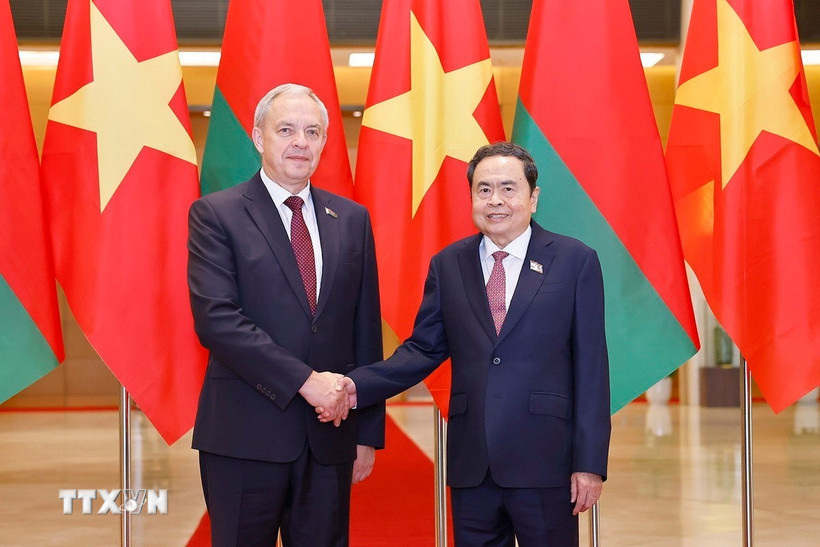 Chủ tịch Quốc hội Trần Thanh Mẫn tiếp Chủ tịch Hạ viện Belarus Igor Sergeenko. (Ảnh: Doãn Tấn/TTXVN)