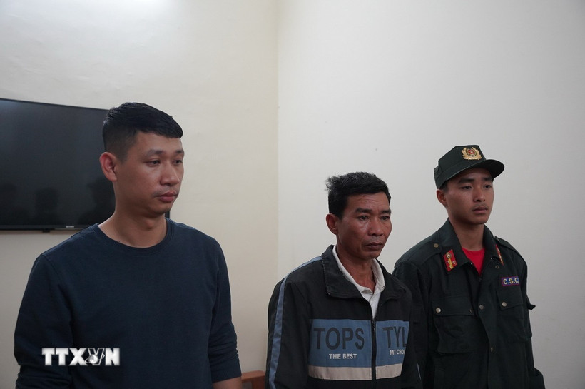 Đối tượng Quàng Văn Tinh tại cơ quan công an. (Ảnh: TTXVN phát)