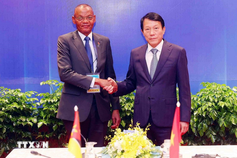 Đại tướng Lương Tam Quang, Bộ trưởng Bộ Công an tiếp Bộ trưởng Bộ Nội vụ Cộng hòa Mozambique Paulo Chachine. (Ảnh: Phạm Kiên/TTXVN)