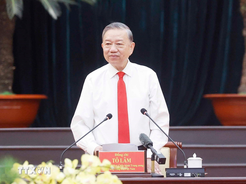 Tổng Bí thư Tô Lâm chúc Tết Đảng bộ, chính quyền và Nhân dân Thành phố Hồ Chí Minh. (Ảnh: Thống Nhất/TTXVN)