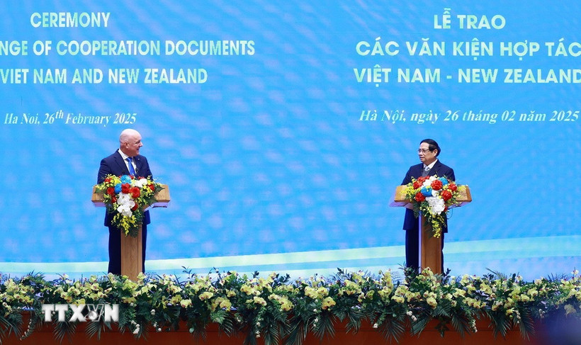 Thủ tướng Phạm Minh Chính và Thủ tướng New Zealand Christopher Luxon tuyên bố nâng cấp quan hệ Việt Nam- New Zealand lên Đối tác Chiến lược toàn diện. (Ảnh: Dương Giang/TTXVN)