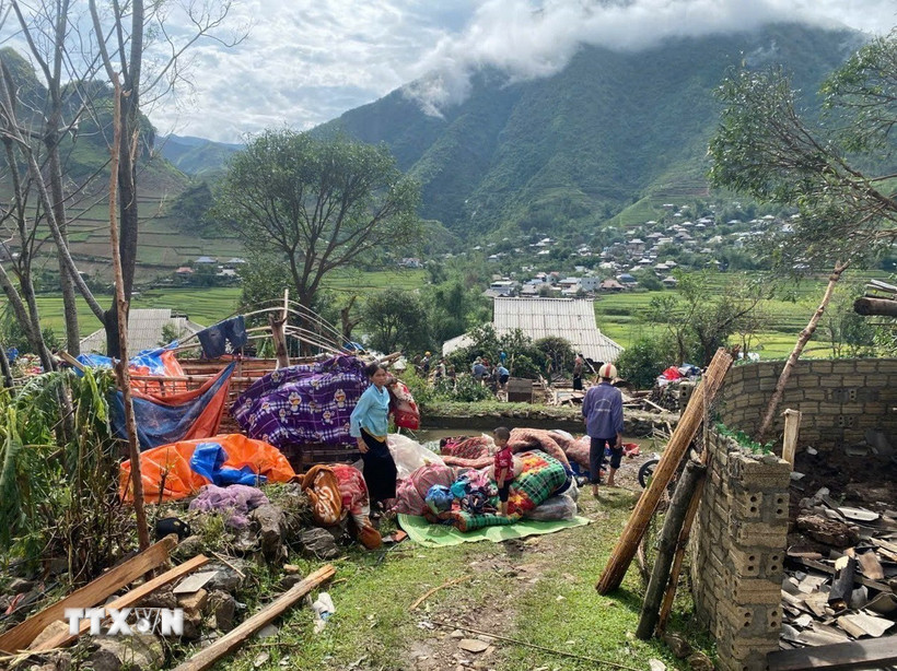 Mưa lớn làm sập 7 ngôi nhà tại xã Mường Kim, huyện Than Uyên, tỉnh Lai Châu. (Ảnh: TTXVN phát)