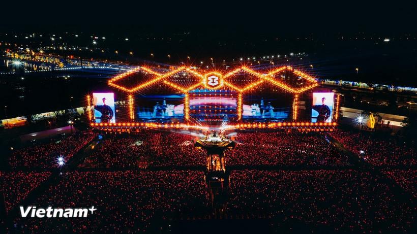 Vingroup tổ chức chuỗi siêu nhạc hội 8Wonder nhằm kiến tạo các sự kiện âm nhạc quốc tế đẳng cấp tại Việt Nam. Sân khấu hoành tráng của 8Wonder cũng khẳng định sự đầu tư nghiêm túc của Vingroup để đưa Việt Nam trở thành điểm đến văn hóa khu vực.