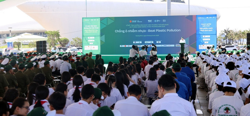 Lễ míttinh hưởng ứng Ngày Môi trường thế giới tại Quảng Ninh. (Ảnh: Đức Hiếu/TTXVN)