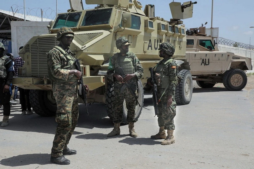 Binh sỹ Liên minh châu Phi gác tại Mogadishu, Somalia. (Ảnh: AFP/TTXVN)