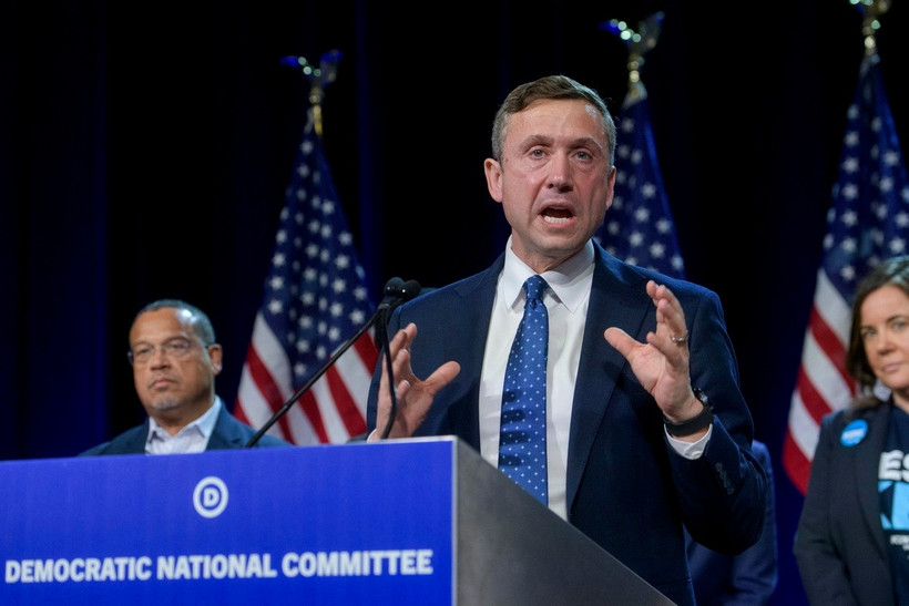 Ông Ken Martin được bầu làm Chủ tịch Ủy ban Quốc gia đảng Dân chủ (DNC), Mỹ. (Ảnh: AP/TTXVN)