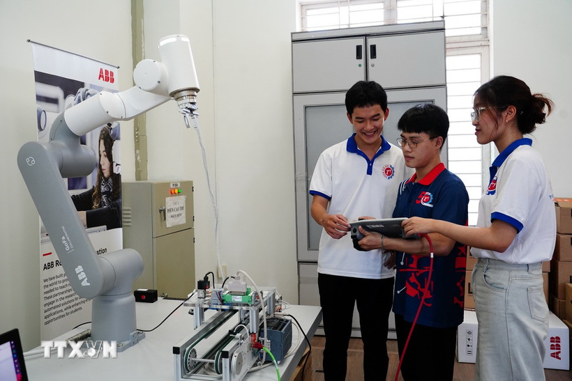 Phòng thí nghiệm trọng điểm quốc gia Cơ điện tử và ứng dụng, trường Đại học Bách khoa, Đại học Đà Nẵng. (Ảnh: TTXVN phát)