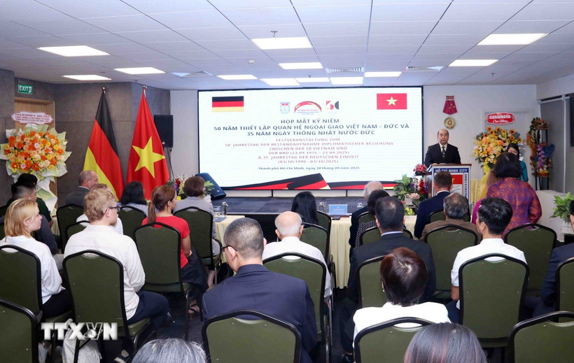 Quang cảnh gặp mặt kỷ niệm trọng thể 50 năm Ngày thiết lập quan hệ ngoại giao giữa Đức và Việt Nam (23/09/1975 -23/09/2025) và Ngày thống nhất nước Đức lần thứ 35 (03/10/1990-03/10/2025). (Ảnh: Xuân Khu/TTXVN)