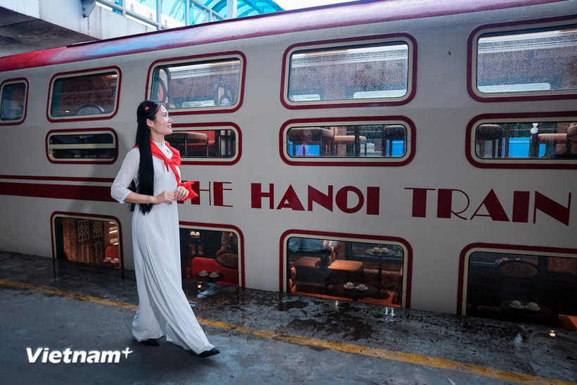 Tàu Du lịch Hà Nội 5 cửa ô. (Ảnh: Hoài Nam/Vietnam+)