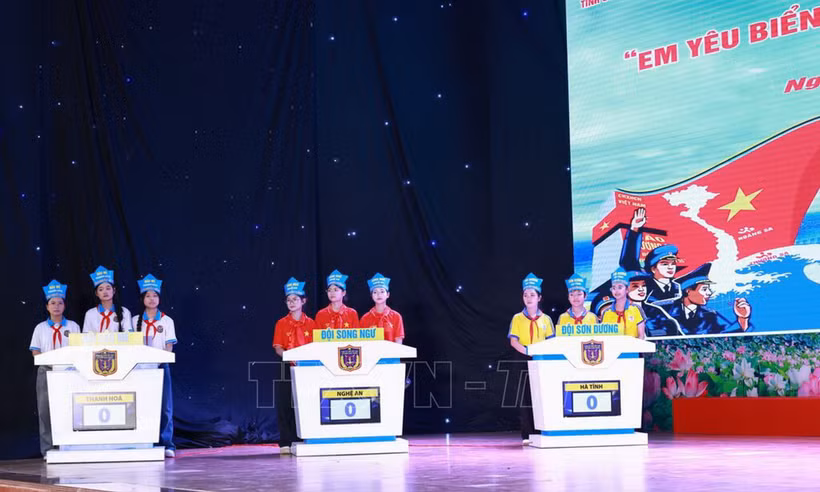 Ba đội tham gia vòng chung kết Cuộc thi khu vực 2. (Ảnh: Lam Giang/TTXVN)