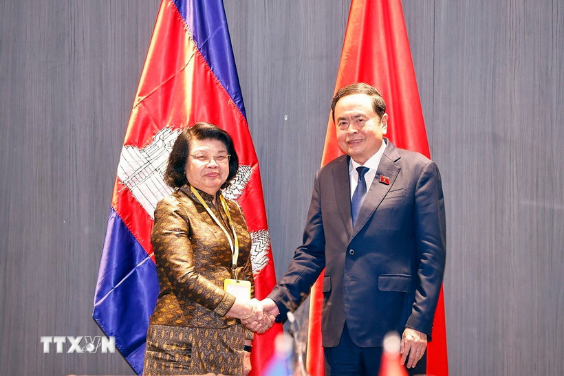 National Assembly Chairman Tran Thanh Man meets with President of the Cambodian National Assembly Samdech Maha Rathsapheathika Thipadei Khuon Sudary. (Photo: Doan Tan/VNA)