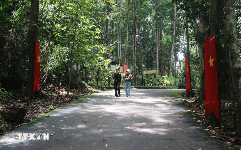 Đường dẫn vào các di tích ở Chiến khu Đ, tỉnh Đồng Nai. (Ảnh: Công Phong/TTXVN)