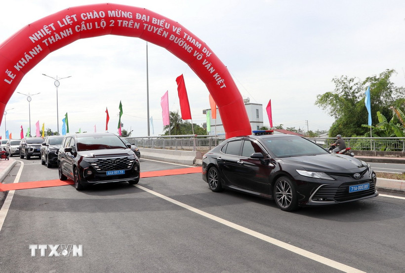 Cầu Lộ 2 có tổng mức đầu tư gần 186 tỷ đồng, hoàn thành vượt tiến độ khoảng 45 ngày. (Ảnh: Phạm Minh Tuấn/TTXVN)