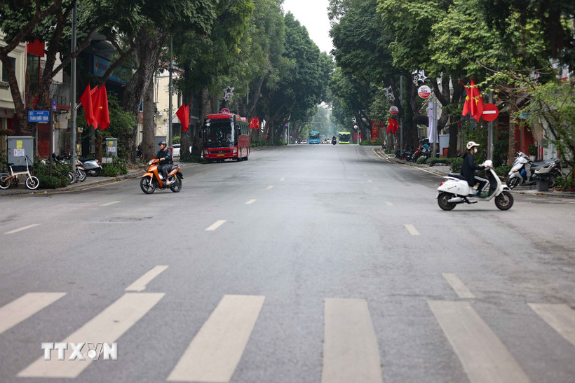 Tuyến phố Bà Triệu thông thoáng hơn nhiều những ngày thường trong năm. (Ảnh: Thanh Tùng/TTXVN)