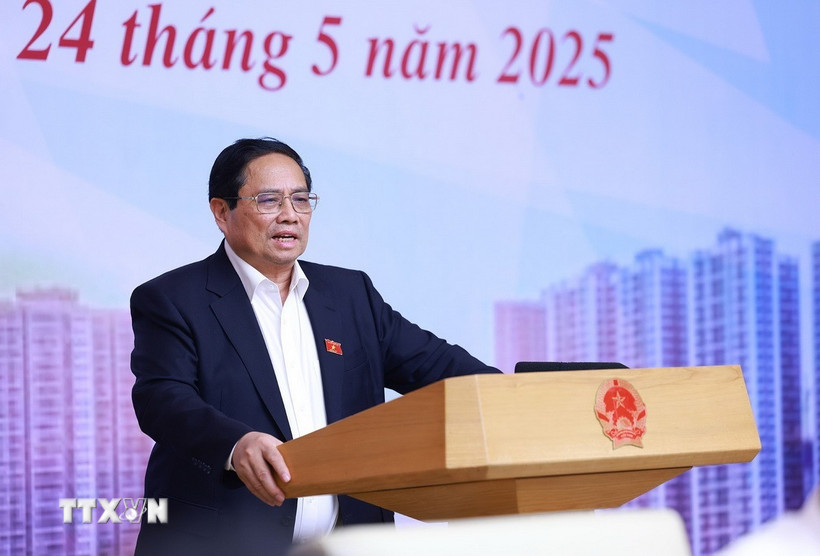 Thủ tướng Phạm Minh Chính chủ trì cuộc làm việc của Thường trực Chính phủ với các bộ, ngành, chuyên gia, ngân hàng về tình hình thị trường vàng. (Ảnh: Dương Giang/TTXVN)