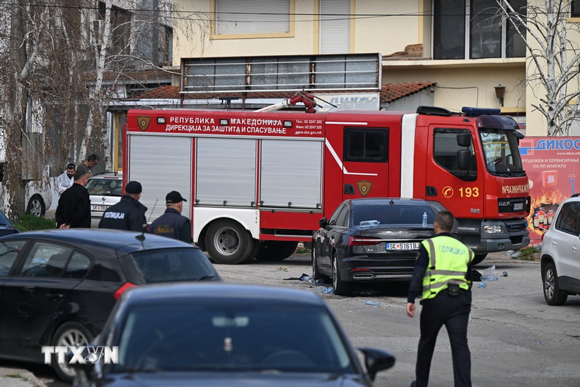 Hiện trường vụ hỏa hoạn tại hộp đêm ở Kocani, Bắc Macedonia, ngày 16/3/2025. (Ảnh: AP/TTXVN)