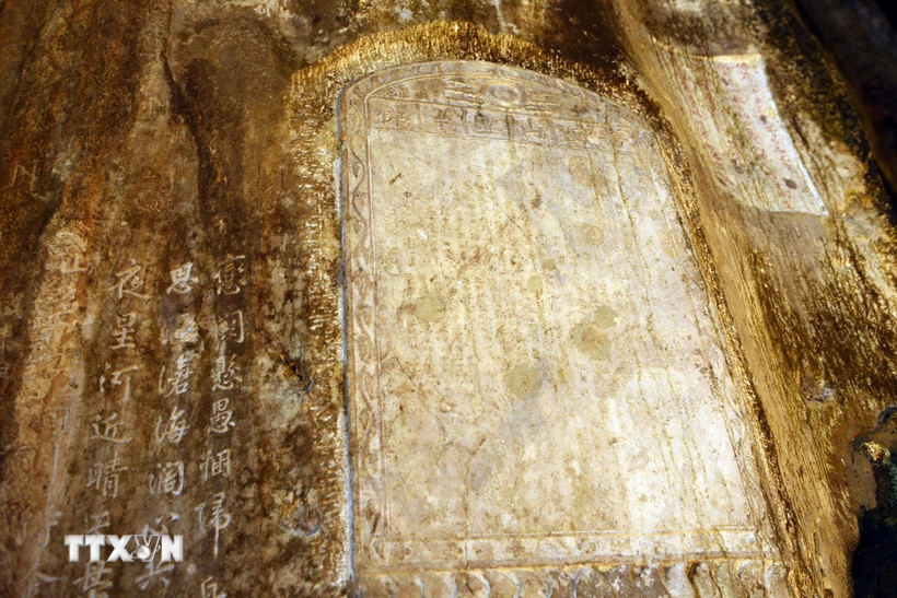 Trải qua gần 700 năm, văn bia vẫn còn nguyên vẹn không bị tác động bởi phong hóa hay thời tiết. (Ảnh: TTXVN phát)