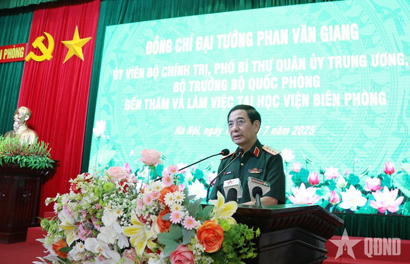 Đại tướng Phan Văn Giang phát biểu tại buổi làm việc với Học viện Biên phòng. (Nguồn: Báo Quân đội)