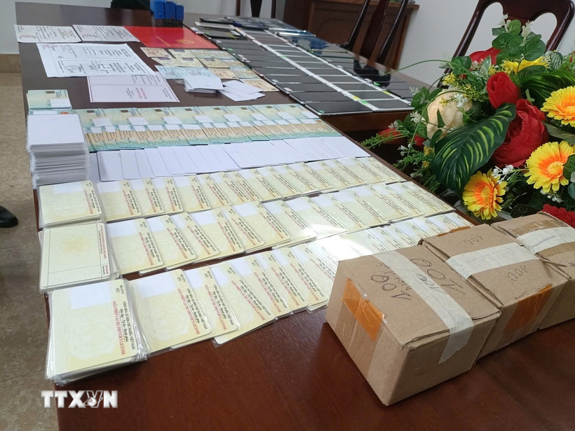 Tang vật thu giữ tại hiện trường. (Ảnh: TTXVN phát)