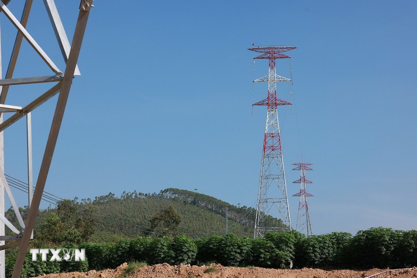 Dự án Đường dây 500kV Lào Cai-Vĩnh Yên đang thi công trên địa bàn xã Thái Hòa, tỉnh Phú Thọ. (Ảnh: Dương Giang/TTXVN)