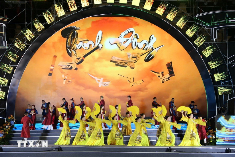 Toàn cảnh Chương trình nghệ thuật “Rạng rỡ Hải Phòng”. (Ảnh: Hoàng Ngọc/TTXVN)