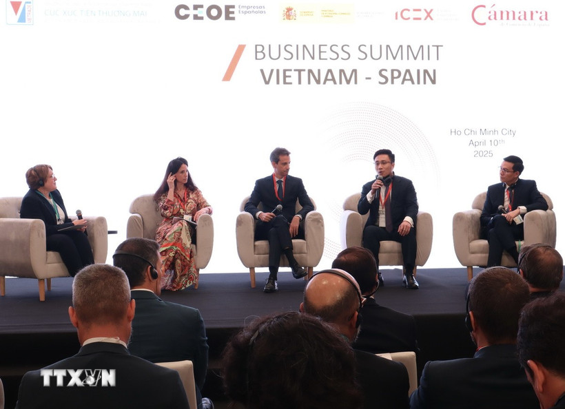 Doanh nghiệp Việt Nam-Tây Ban Nha chia sẻ cơ hội hợp tác tại Diễn đàn. (Ảnh: Xuân Anh/TTXVN)