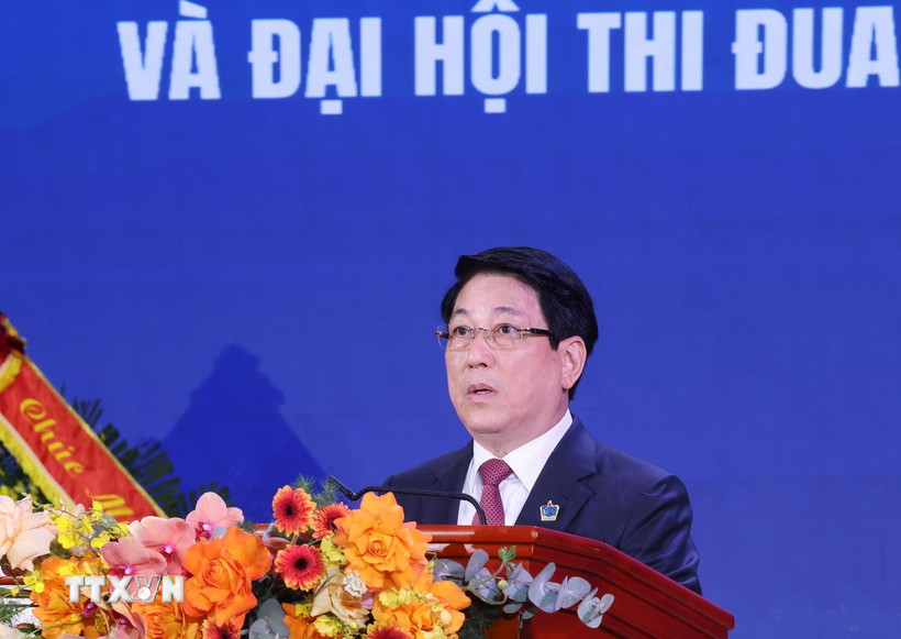 Chủ tịch nước Lương Cường phát biểu chỉ đạo và chúc mừng các thầy, cô giáo nhân Ngày Nhà giáo Việt Nam (20/11). (Ảnh: Lâm Khánh/TTXVN)