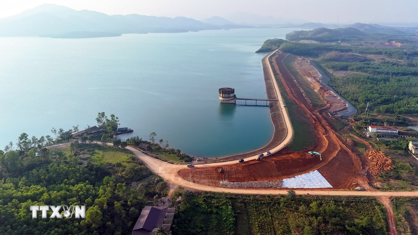Hồ Kẻ Gỗ có dung tích 345 triệu m3, khi hoàn thành nâng cấp sẽ nâng cao khả năng an toàn. (Ảnh: Hữu Quyết/TTXVN)