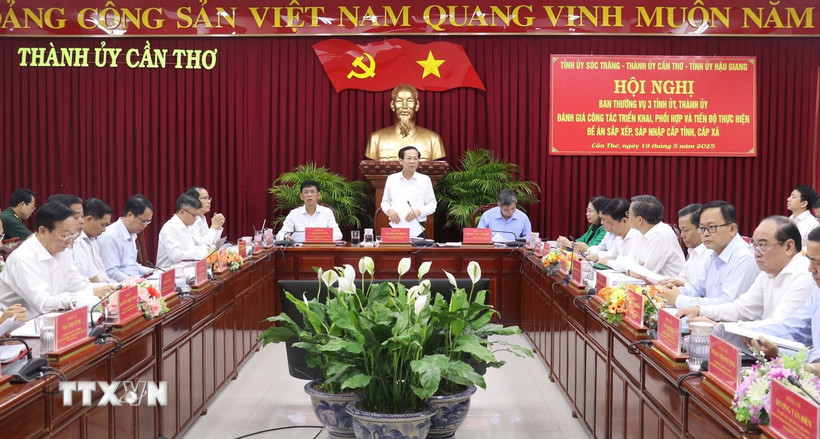 Quang cảnh hội nghị Sóc Trăng, Hậu Giang và thành phố Cần Thơ phối hợp sắp xếp, sáp nhập. (Ảnh: Ngọc Thiện/TTXVN)