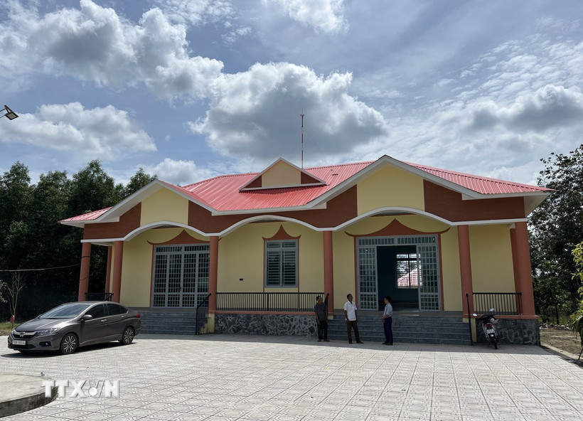 Nhà sinh hoạt cộng đồng tại ấp Con Trăn, xã Tân Hoà (Tây Ninh) là không gian sinh hoạt văn hóa cho đồng bào các dân tộc trên địa bàn. (Ảnh: Đức Hạnh/TTXVN)