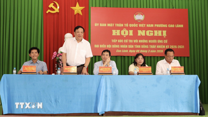 Ông Phạm Thành Ngại - Chủ tịch Ủy ban Nhân dân tỉnh Đồng Tháp phát biểu trong buổi tiếp xúc cử tri. (Ảnh: Hồng Nhung/TTXVN)