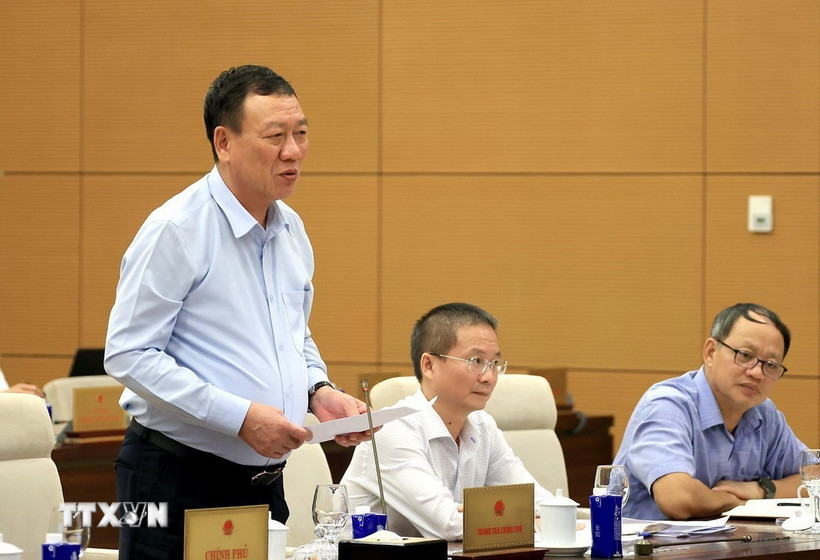 Tổng Thanh tra Chính phủ Đoàn Hồng Phong thuyết trình về nội dung cơ bản của dự thảo. (Ảnh: Tuấn Anh/TTXVN)