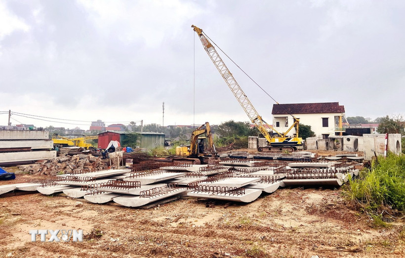 Dự án Đường và cầu vượt đường sắt trung tâm thành phố Đồng Hới. (Ảnh: Nguyên Linh/TTXVN)