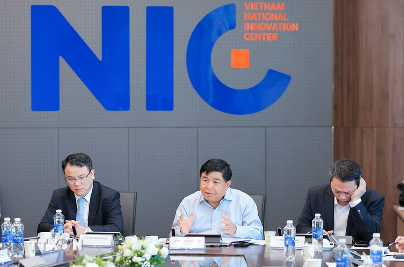 Phó Thủ tướng Chính phủ Nguyễn Chí Dũng, Trưởng Ban Chỉ đạo quốc gia về phát triển ngành công nghiệp bán dẫn phát biểu. (Ảnh: Lê Đông/TTXVN)