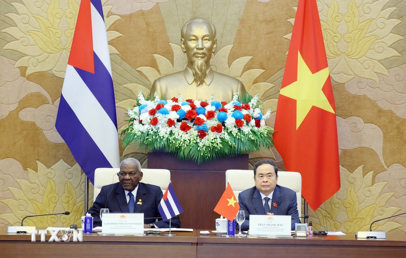 Chủ tịch Quốc hội Trần Thanh Mẫn và Chủ tịch Quốc hội Cuba Esteban Lazo Hernández chủ trì Phiên họp lần thứ hai Ủy ban hợp tác liên Nghị viện giữa Quốc hội Việt Nam và Quốc hội Cuba. (Ảnh: Phạm Kiên/TTXVN)