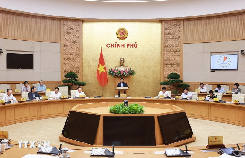 Thủ tướng Phạm Minh Chính chủ trì họp đánh giá kết quả vận hành mô hình chính quyền địa phương hai cấp. (Ảnh: Dương Giang/TTXVN)