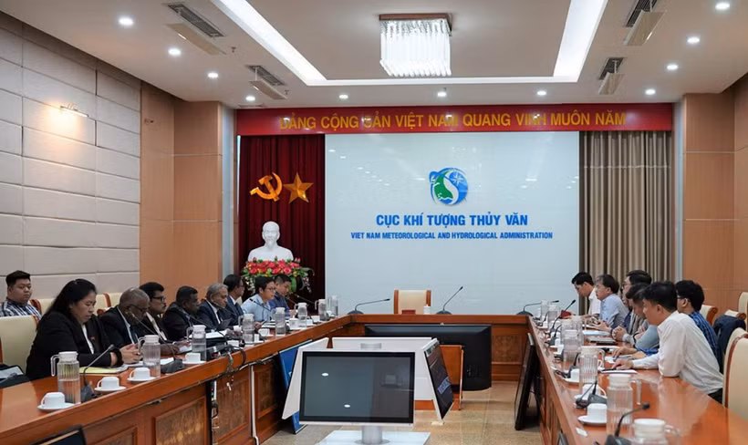 Quang cảnh buổi làm việc giữa Cục Khí tượng Thủy văn, Bộ Nông nghiệp và Môi trường Việt Nam và Bộ Nông nghiệp, Chăn nuôi, Đất đai và Thủy lợi cùng Cục Khí tượng Sri Lanka. (Nguồn: Cục Khí tượng Thủy văn)