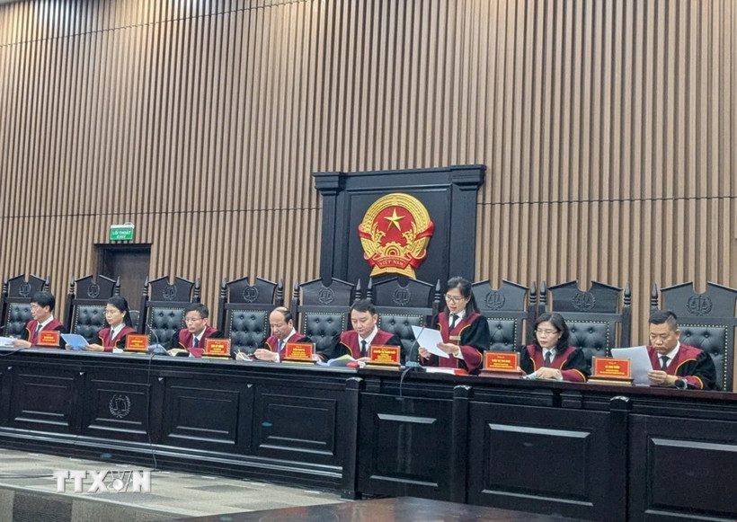 Ủy ban thẩm phán Tòa án nhân dân thành phố Hà Nội tại phiên tòa giám đốc thẩm chiều 30/9/2025 - phiên tòa giám đốc thẩm đầu tiên của Tòa án Nhân dân thành phố Hà Nội sau Nghị quyết 81. (Ảnh: Kim Anh/TTXVN)