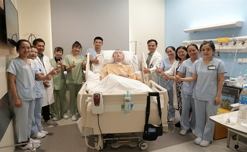 Êkíp y bác sỹ Bệnh viện FV chăm sóc bệnh nhân Y.S suốt 1 năm qua. (Nguồn: Bệnh viện FV)