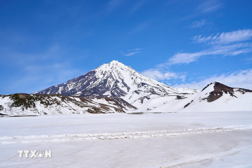 Núi lửa ở Kamchatka, Nga ngày 4/6/2025. (Nguồn: THX/TTXVN)