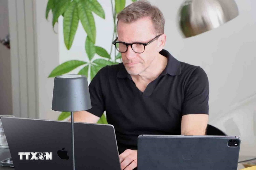 Giảng viên báo chí David Grunewald, Đại học Tự do Brussels (ULB, Bỉ). (Ảnh: Hương Giang/TTXVN)