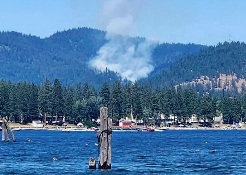 Khói bốc lên từ vụ nổ súng ở bang Idaho làm 2 lính cứu hỏa thiệt mạng. (Nguồn: AP)