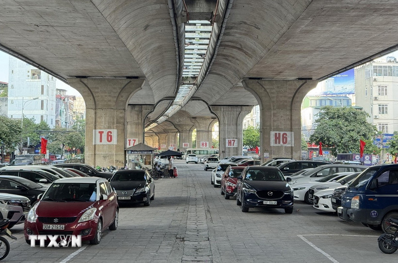 Một bãi đỗ xe. (Ảnh: Quốc Khánh/TTXVN)
