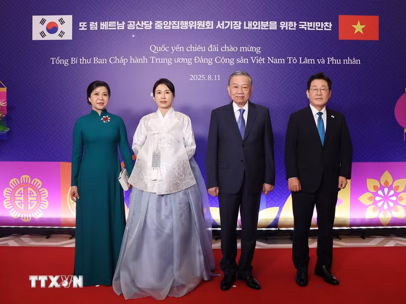 Tổng thống Hàn Quốc Lee Jae Myung và Phu nhân chủ trì Quốc yến chiêu đãi chào mừng Tổng Bí thư Tô Lâm và Phu nhân thăm cấp Nhà nước tới Hàn Quốc. (Ảnh: Thống Nhất/TTXVN)