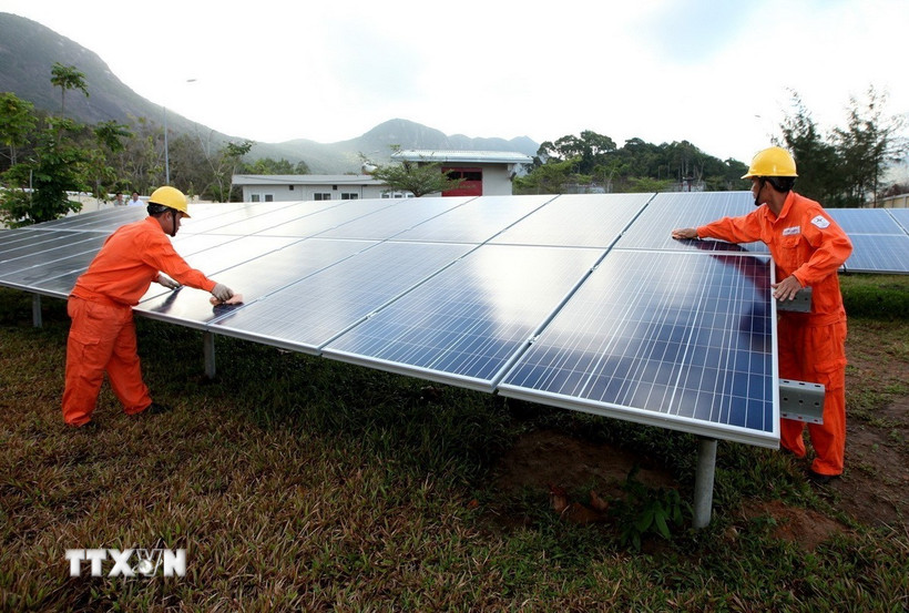 Nhà máy điện mặt trời đầu tiên tại Côn Đảo (Bà Rịa-Vũng Tàu). (Ảnh: Ngọc Hà/ TTXVN)