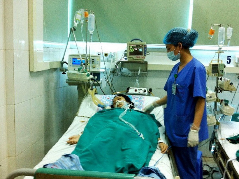 Bệnh nhân mắc bệnh viêm não Nhật Bản nằm điều trị tại Bệnh viện Bệnh Nhiệt đới Trung ương. (Ảnh: Thùy Giang/Vietnam+)