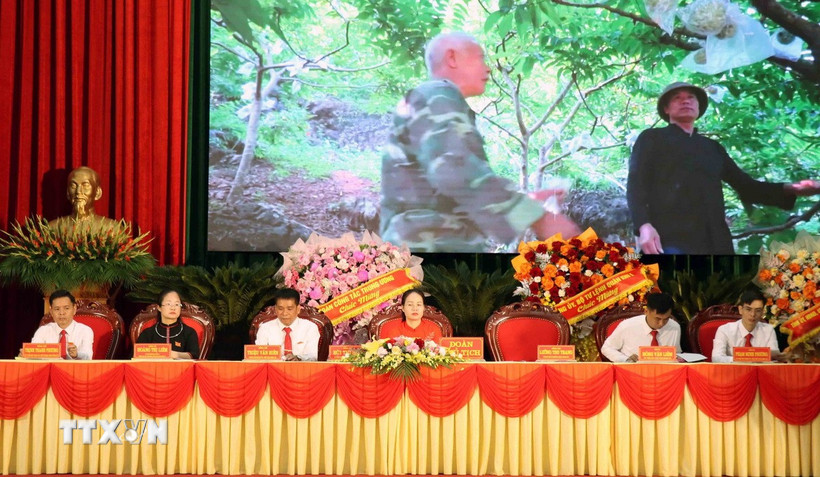 Đoàn chủ tịch điều hành Đại hội. (Ảnh: Trần Trang/TTXVN)