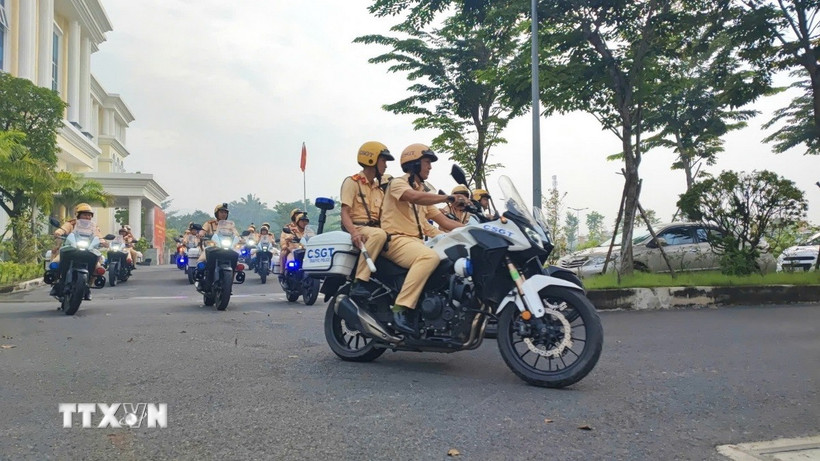 Phòng Cảnh sát giao thông Công an Thành phố Hồ Chí Minh tổ chức lễ ra quân thực hiện cao điểm kiểm tra, xử lý vi phạm chuyên đề về nồng độ cồn và ma túy. (Ảnh: Huyền Trang/TTXVN)